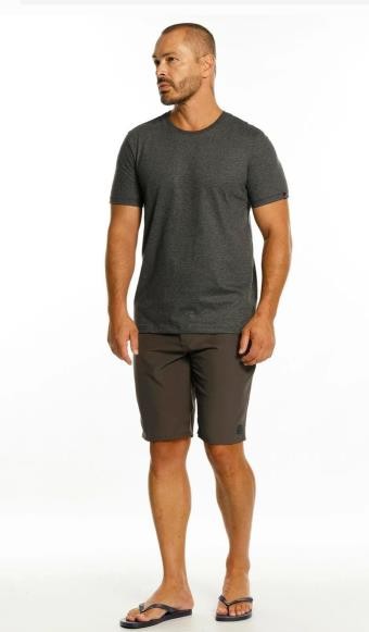 CAMISETA MC COM BORDADO MASCULINA - MESCLA ESCURO