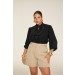 CAMISA COM GOLA JABOT E FIO CONTRASTE - 100