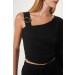 BLUSA CROPPED MANGA ÚNICA CURTA